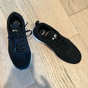 APL Sneakers Black 5.5